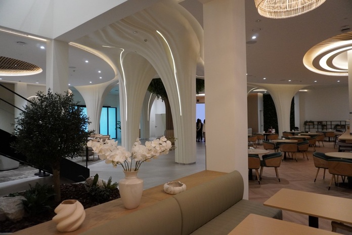 Couleurs chaudes, verdure,lumière : Une vue du Centre of Hospitality Excellence. Photo : C.Hardin Couleurs chaudes, verdure,lumière : Une vue du Centre of Hospitality Excellence. Photo : C.Hardin