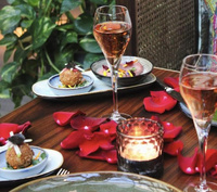 Champagne et pétales de roses, dès l'arrivée à Maison Breguet - Photo : Maison Breguet Champagne et pétales de roses, dès l'arrivée à Maison Breguet - Photo : Maison Breguet