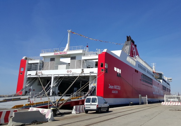 Les navires seront repeints en rouge et blanc, les uns après les autres, en fonction de leurs arrêts techniques. Ici, le Jean Nicoli - DR : A.B. Les navires seront repeints en rouge et blanc, les uns après les autres, en fonction de leurs arrêts techniques. Ici, le Jean Nicoli - DR : A.B.