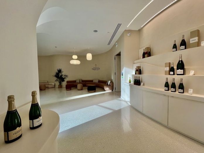 Séjour œnotouristique en Champagne : "Le 3" de Thiénot, un design très épuré © PB
