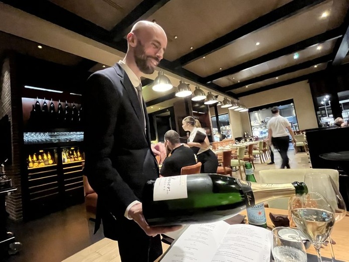 Le Domaine Les Crayères s'est vu décerner le titre de « Meilleure carte de Champagnes & Vins effervescents au monde » © PB