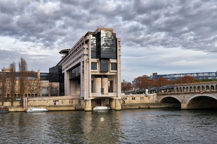 Déplacements professionnels de l’État : une mission d'inspection lancée pour optimiser 1,4 milliard d'euros de dépenses - Depositphotos.com  Auteur UlyssePixel