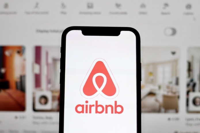 Airbnb déploie en France son option "Réserver maintenant, payer plus tard" - Depositphotos.com @MuhammadAlimaki