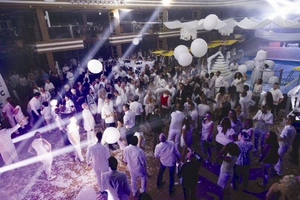 A bord, soirée privée "blanche". A bord, soirée privée "blanche".