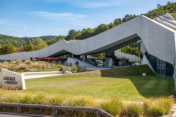 L'architecture extérieure du bâtiment de Lascaux IV - Photo : Déclic&Décolle L'architecture extérieure du bâtiment de Lascaux IV - Photo : Déclic&Décolle