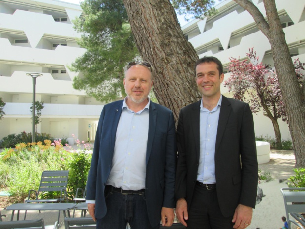 Au Cap’Vacances de la Grande Motte, Sylvain Crapez (à gauche)  délégué général de l’UNAT et Julien Faucher directeur général du réseau « CaP’Vacances » qui regroupe  12 villages clubs répartis à travers la France. Photo MS.