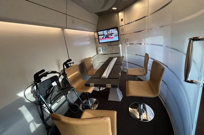 Pour les hommes d'affaires, une salle de réunion privatisable - Photo : PB Pour les hommes d'affaires, une salle de réunion privatisable - Photo : PB