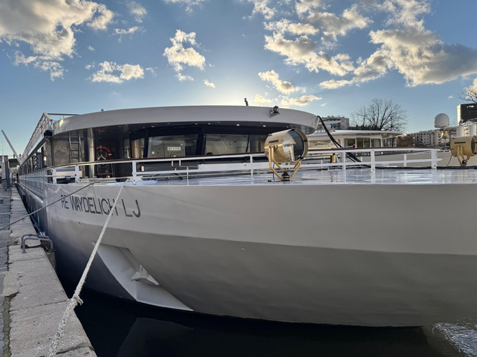 Le profil bas et le carénage 'passe-partout" de ce bateau au tirant d'eau et d'air exceptionnels. (crédit,JDL)