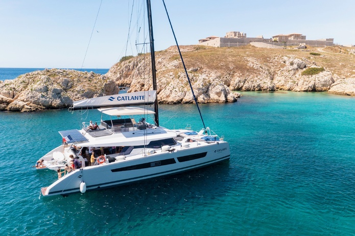 Les catamarans peuvent embarquer 12 à 14 passagers. Photo: Catlante Catamarans Les catamarans peuvent embarquer 12 à 14 passagers. Photo: Catlante Catamarans