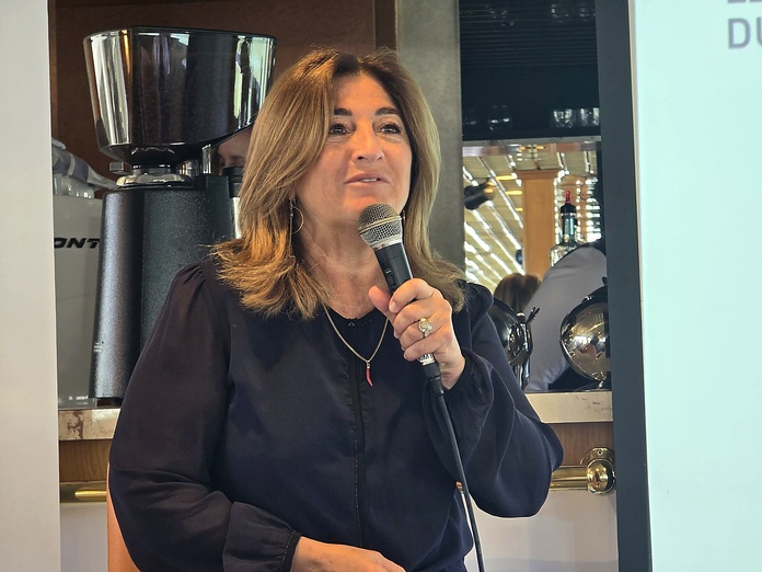 Valérie Boned, Présidente des EDV a abordé plusieurs sujets : le congrès national, le lancement d'un nouveau film pour valoriser le métier, et la directive européenne des voyages à forfait - Photo CE