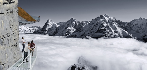 Après le Skyline Walk, un nouveau booster d'adrénaline, le Thrill Walk dans la région de la Jungfrau. Il longera la paroi verticale du massif rocheux. Ouverture juillet 2016. Crédit Switzerland Tourism.