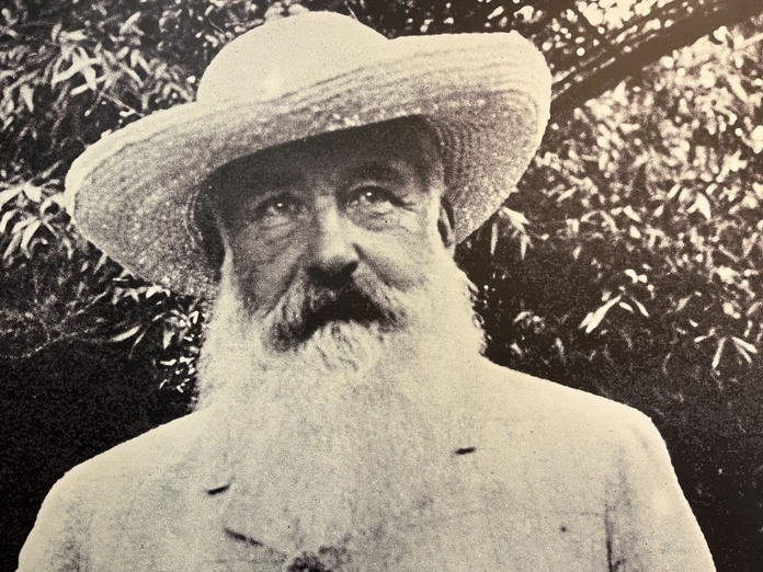 Photo de Claude Monet âgé, présentée dans sa maison de Giverny - Photo : PB Photo de Claude Monet âgé, présentée dans sa maison de Giverny - Photo : PB