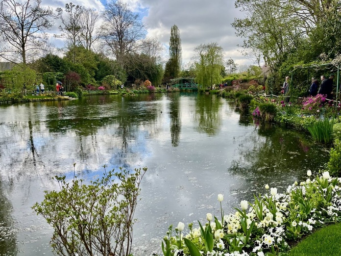 Le vaste jardin d'eau d'où Claude Monet a peint inlassablement sa série des nymphéas - Photo : PB Le vaste jardin d'eau d'où Claude Monet a peint inlassablement sa série des nymphéas - Photo : PB