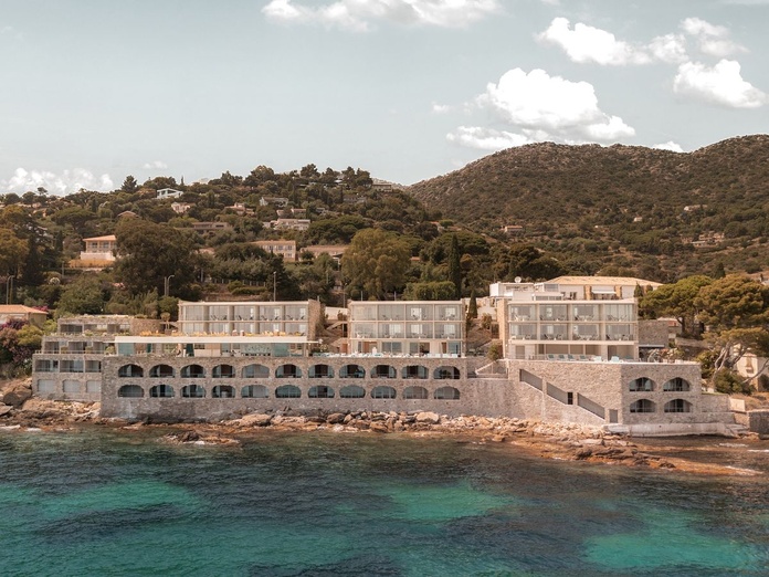 Vue extérieure des Roches - Photo : Nicolas Anetson, Les Roches