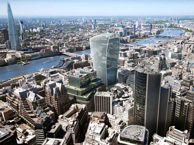 The Leadenhall Building ou «&nbsp;Cheese Grater&nbsp;» (la râpe à fromage) de la City et The Shard se font face de chaque côté de la Tamise