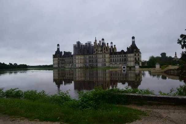 Le château de Chambord encerclé par les eaux, suite aux intempéries - PHOTO Chambord