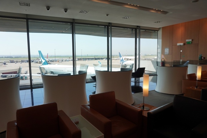 Le salon de Cathay rénové avec vue sur les pistes de l'aéroport de CDG.Photo : C.Hardin Le salon de Cathay rénové avec vue sur les pistes de l'aéroport de CDG.Photo : C.Hardin