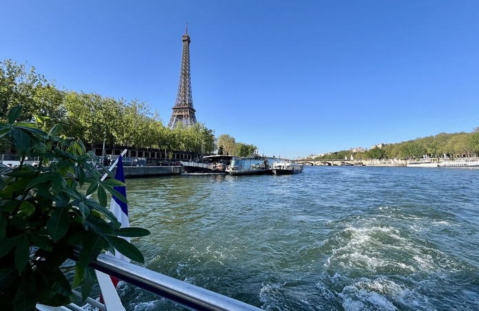 Depuis la Seine, "l'expérience" de Paris est bien différente. © PB