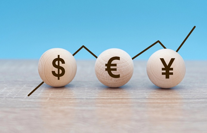 Hausse du pétrole : dollar, euro, yen... les devises sous pression - Depositphotos.com  Auteur Savvatexture