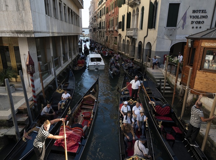Le tourisme a "une logique organisatrice qui restructure" tout autour d'elle selon Rémy Kanfou - Depositphotos