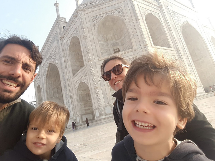 Taj Mahal en famille © Jérémy Grasset Taj Mahal en famille © Jérémy Grasset
