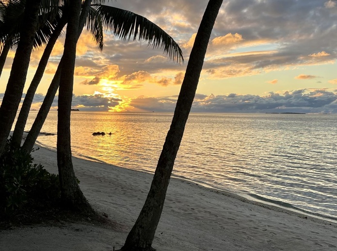La Polynésie, une destination refuge jugée sûre par les temps qui courent. Ici, coucher de soleil sur le lagon de Tikehau © PB
