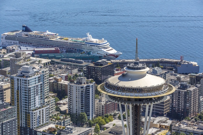 D’après une étude d’impact 2025, l’activité croisière dans Elliott Bay génère près de 1,2 milliard de dollars de chiffre d’affaires local par an et soutient plus de 5 120 emplois directs et indirects @Port of Seatle