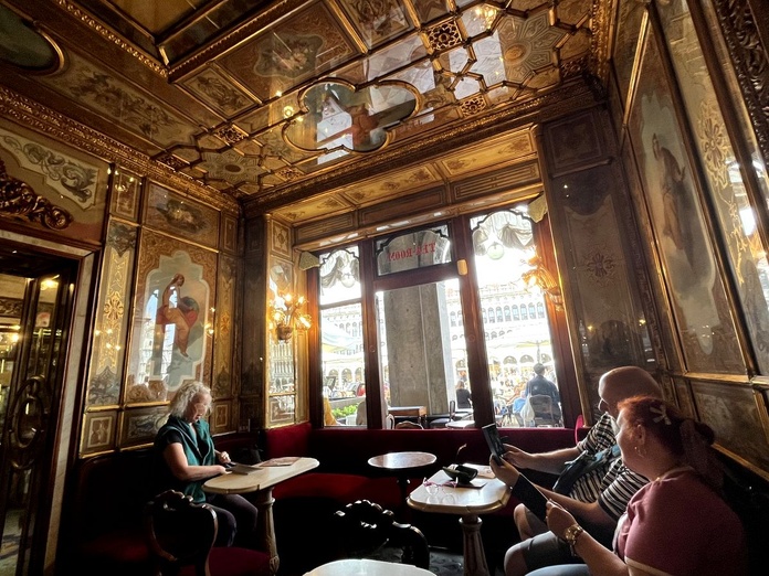 Le café Florian, un "must" de Venise. Photo PB