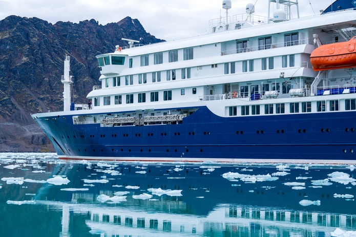 Le Hondius peut accueillir jusqu"à 170 passagers et 56 membres d'équipage @Oceanwide Expeditions Le Hondius peut accueillir jusqu"à 170 passagers et 56 membres d'équipage @Oceanwide Expeditions