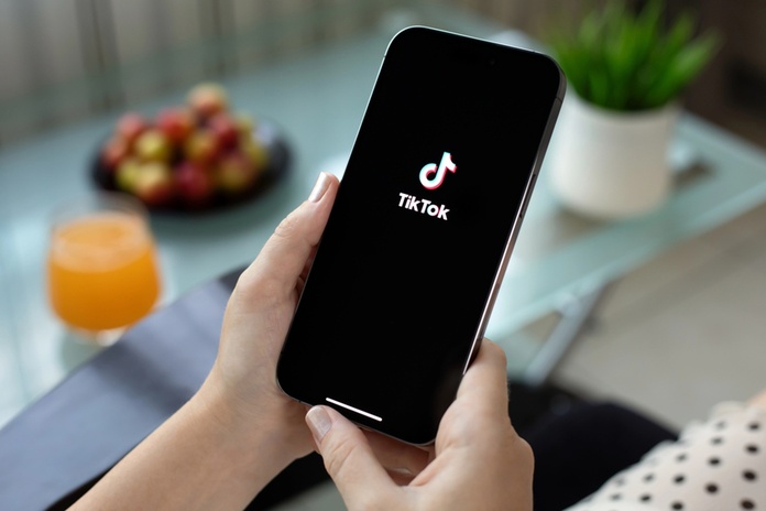 Avec « TikTok Go », le réseau social permet de réserver hôtels, activités et excursions directement depuis des vidéos de voyage. @depositphotos/prykhodov