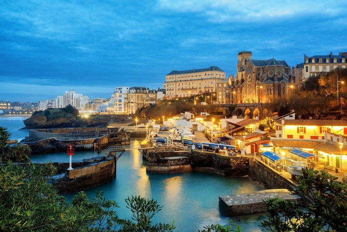 Menée par Serge Blanco, la nouvelle municipalité de Biarritz a promis de se battre pour reconquérir le statut de l’Hôtel du Palais, qualifié de « tour Eiffel biarrote ».© Xantana/Deposit Photos