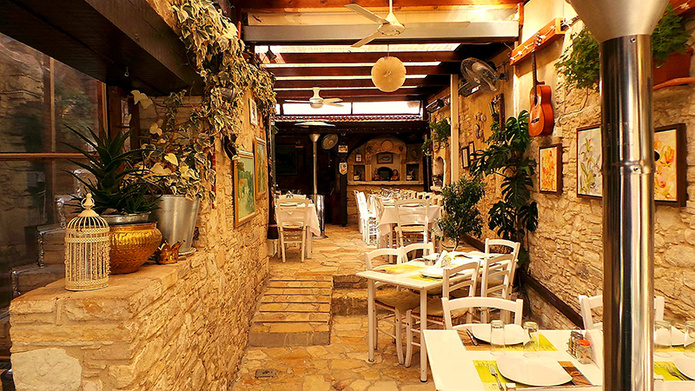 Saveurs chypriotes : un dîner en taverne traditionnelle, étape gourmande du Roundtrip francophone © Creative Tours Cyprus