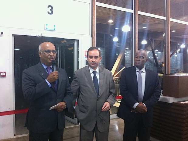 Marie-Joseph Malé le PDG d'Air Austral, Frédéric Veau, le nouveau préfet du département et Soibahadine Ibrahim Ramadani, le président du conseil départemental de Mayotte ont inauguré la nouvelle ligne entre Mayotte et Paris le 10 juin – DR LAC