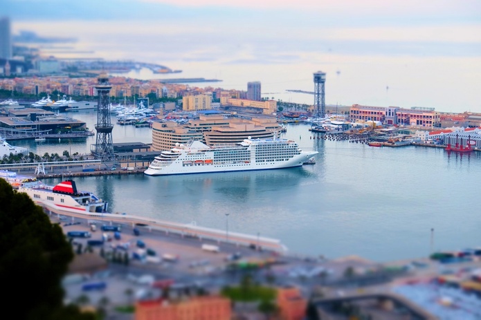 Barcelone souhaite relever dès 2027 la taxe touristique appliquée aux croisiéristes de transit afin d’atteindre un total de 14 euros par passager @Deposit-Photios - Photo by fotoall
