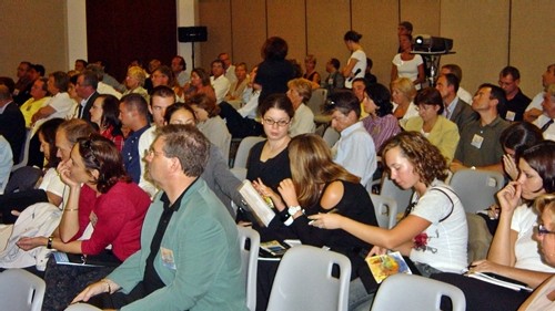 En dehors de l’organisation même des réunions, conférences, débats, trop souvent on néglige tout ce qui entoure un congrès...