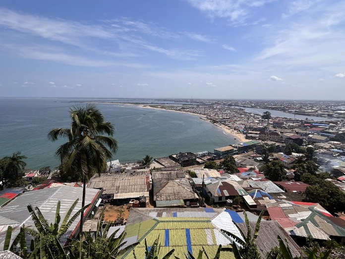 Vue sur Monrovia, capitale sur Libéria, et le quartier de West Point - photo PB Vue sur Monrovia, capitale sur Libéria, et le quartier de West Point - photo PB