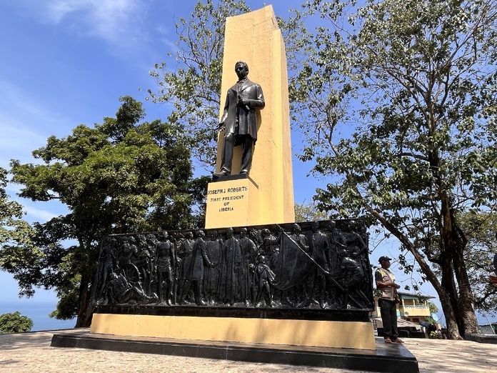 Monument en hommage au 1er Président du Libéria, à Monrovia, sur Ducor Hill - Photo PB Monument en hommage au 1er Président du Libéria, à Monrovia, sur Ducor Hill - Photo PB