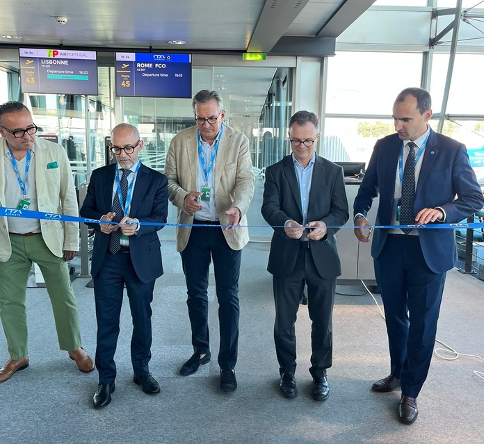 Inauguration par Fabio Monaco, le Consul Général d'Italie et Maxime Tommasini, président de la Chambre de commerce italienne pour la France à Marseille, étaient présents aux côtés de Samy Addou, Country Manager France d'ITA Airways et Julien Boullay directeur commercial de l'aéroport Marseille- Provence - Photo CE