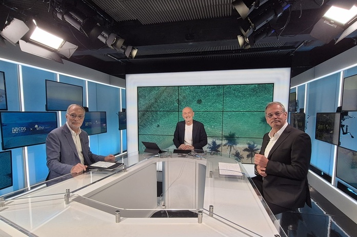 Dominique Marcel (Alliance France Tourisme), François-Xavier Izenic et Patrice Caradec (SETO) sur le plateau du Grand Live du Voyage Loisirs. Valérie Boned a participé en visio - Photo RX S4BT