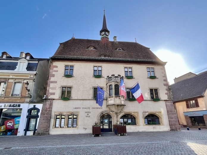 Guebwiller, l'hôtel de ville. PB Guebwiller, l'hôtel de ville. PB