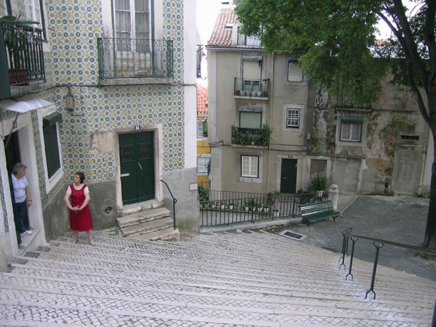 Lisbonne se prête à la balade pédestre, l’occasion de plonger dans une ville populaire, une fille de l’océan… avec quelques accents méditerranéens - DR : J.-F.R. Lisbonne se prête à la balade pédestre, l’occasion de plonger dans une ville populaire, une fille de l’océan… avec quelques accents méditerranéens - DR : J.-F.R.