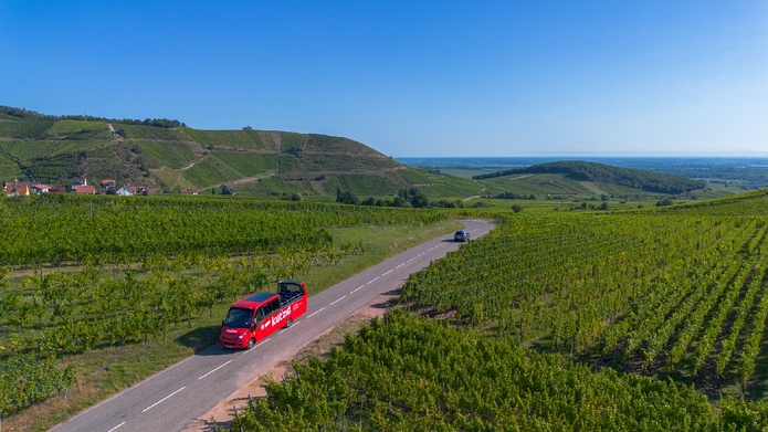 Le Kut'zig, un autocar cabriolet exploité par Lisela - Photo Lisela