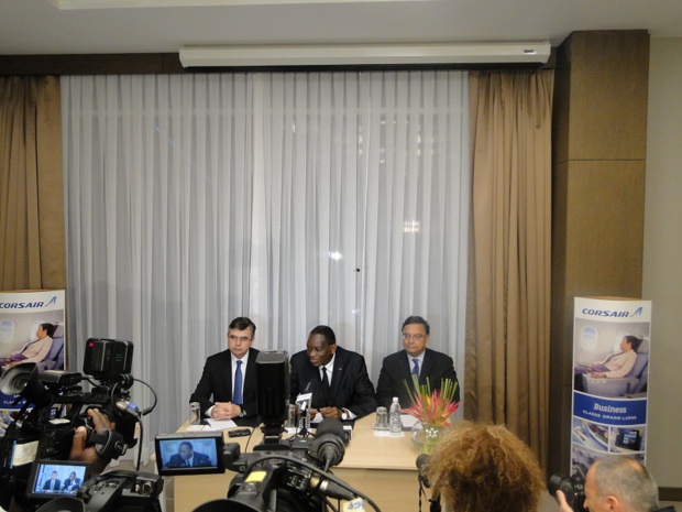 Antoine HUET Gaoussou TOURE Ministre transports Georges  SERRE ambassadeur France - Photo : C.H. Antoine HUET Gaoussou TOURE Ministre transports Georges  SERRE ambassadeur France - Photo : C.H.