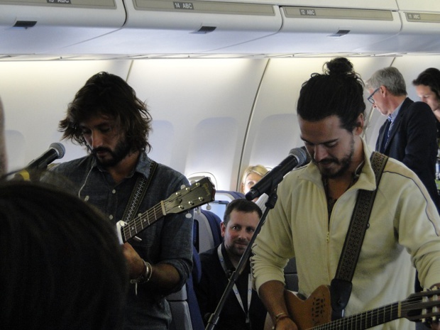 Un B747 tout frais recevait quelque 300 personnes pour un voyage au-dessus de la France, agrémenté d'un concert en live et en vol donné par les Fréro Delavaga… - Photo CH