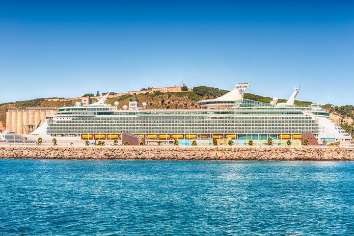Bientôt une taxe des croisiéristes triplée à Barcelone ? @depositphotos/marcorubino