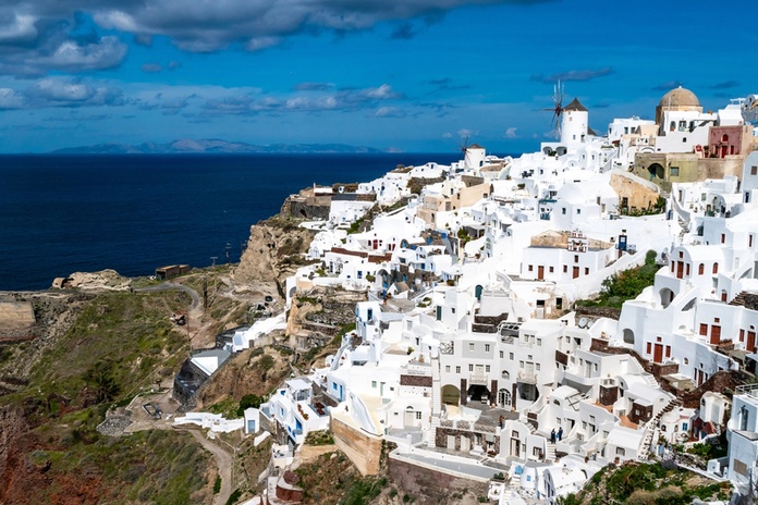 Avec un recul du nombre de visiteurs, Santorin connaît une saison 2026 plus apaisée.@depositphotos/DimaKozitsyn