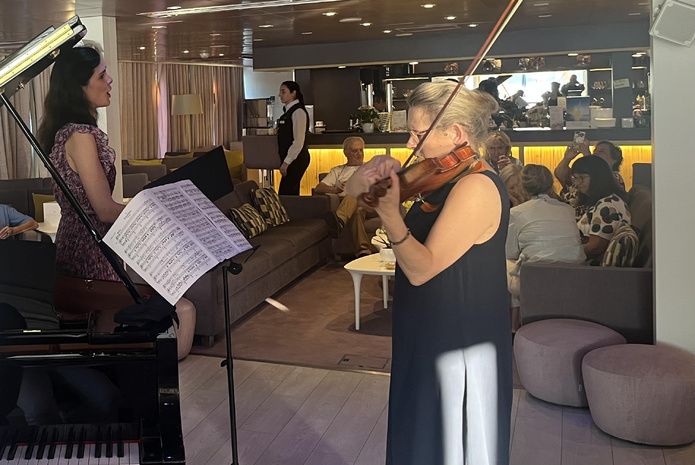 La violonniste Sophie Lemonnier-Wallez assure la direction artistique des croisières musicales de Voyages d'Exception depuis presque dix ans @LG