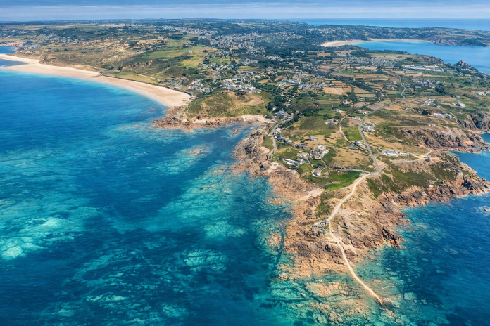 L'arrivée à Jersey depuis le hublot de l'avion.Photo : C.Hardin L'arrivée à Jersey depuis le hublot de l'avion.Photo : C.Hardin