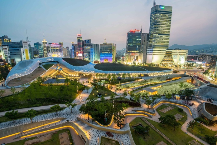 À Séoul, les palais royaux côtoient les quartiers ultra modernes, les gratte-ciel et les technologies de pointe. @Kim Dae-hyeong À Séoul, les palais royaux côtoient les quartiers ultra modernes, les gratte-ciel et les technologies de pointe. @Kim Dae-hyeong