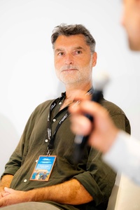Sur Partir.com, "nous avons trois volets : je m’inspire, je m’informe et je compare" explique Damien Marx - Photo : Jules Despretz